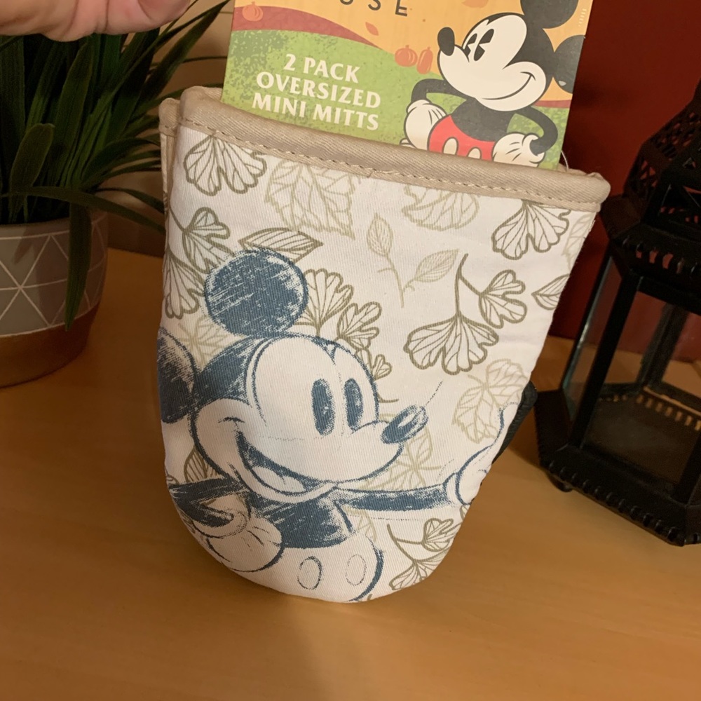 Disney Mickey Mouse oven mitts